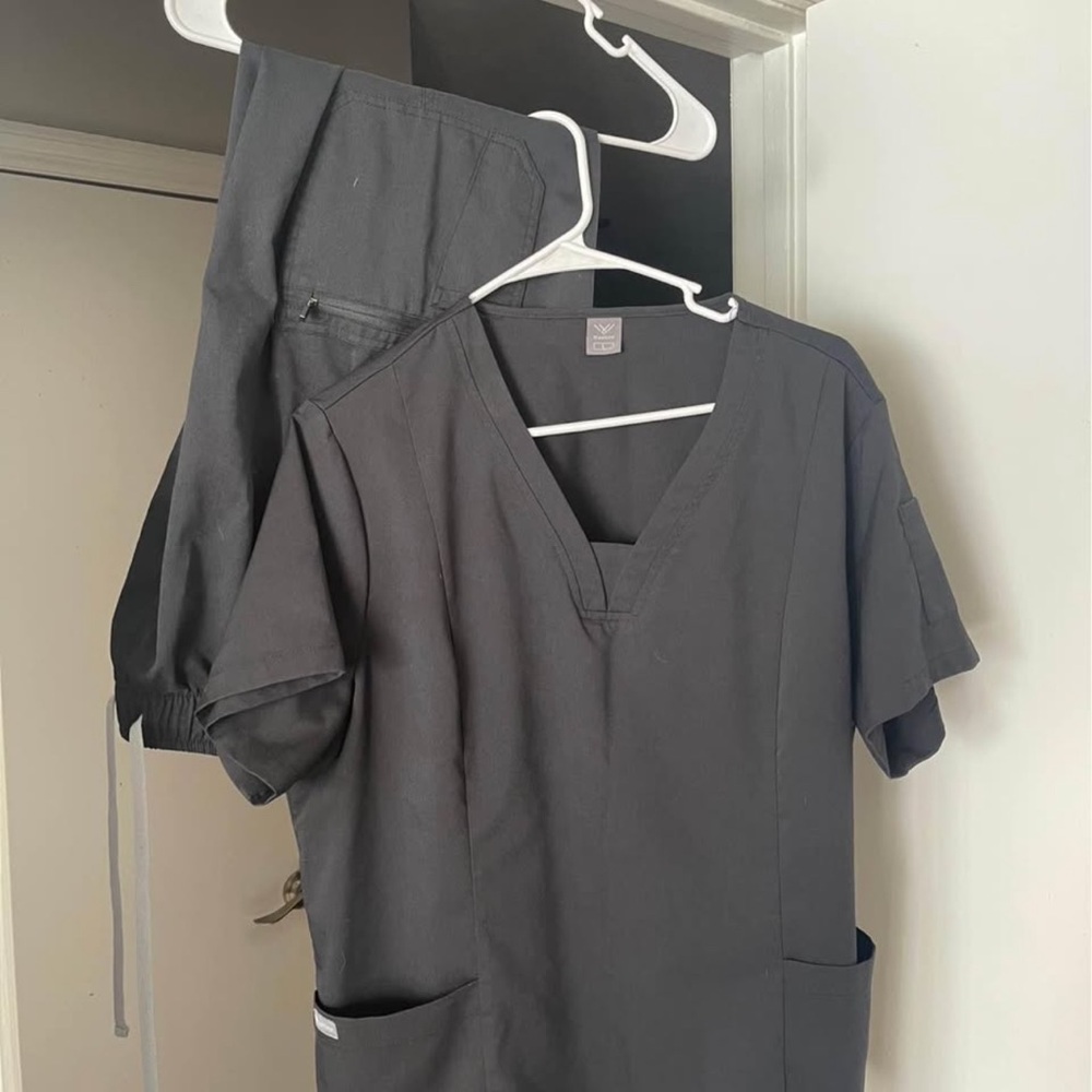 WOMENS BLACK SCRUB SET
